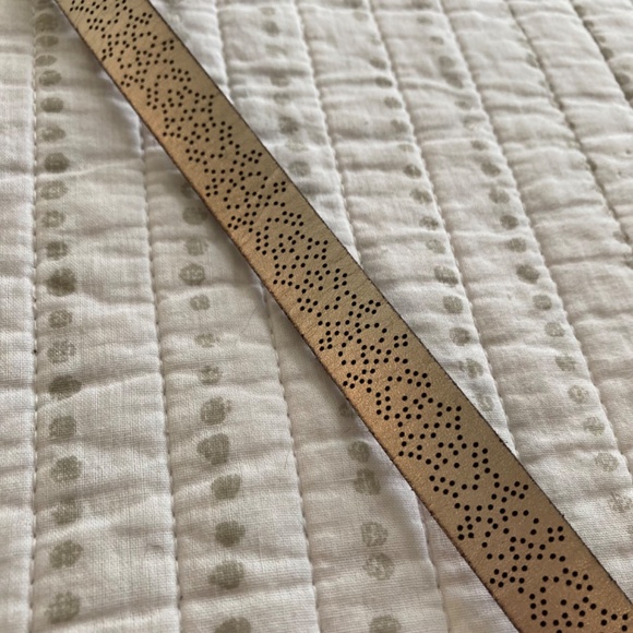 Fossil Metallic Gold Leather Brogue Thin Belt Coastal Cowgirl Boho Classic Sz M - Picture 8 of 11